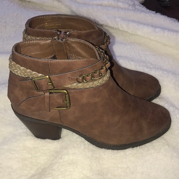 SOLD 🌟Booties - Picture 2 of 6